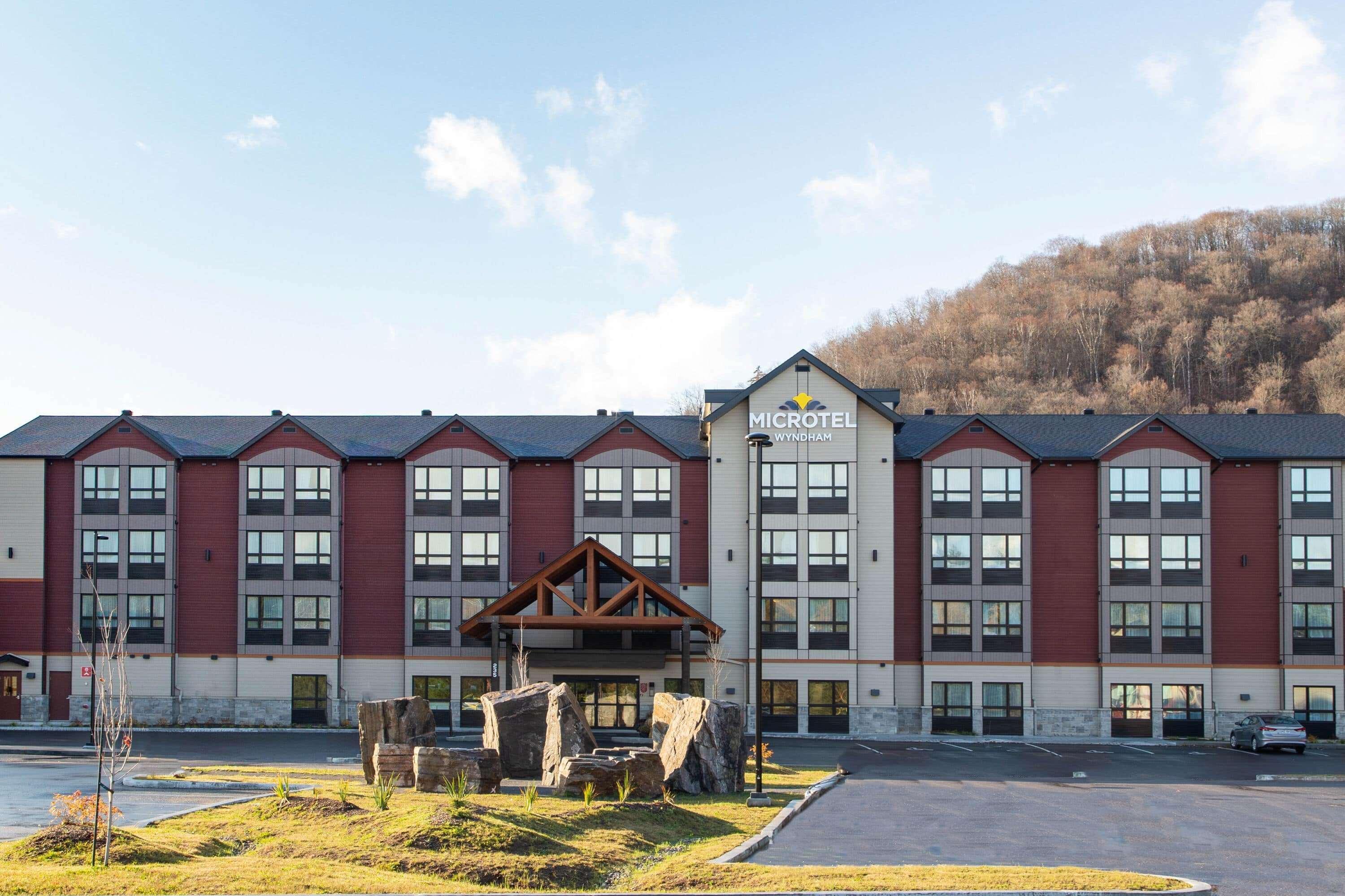 Microtel Inn & Suites By Wyndham Mont Tremblant Mont-Tremblant Exterior foto