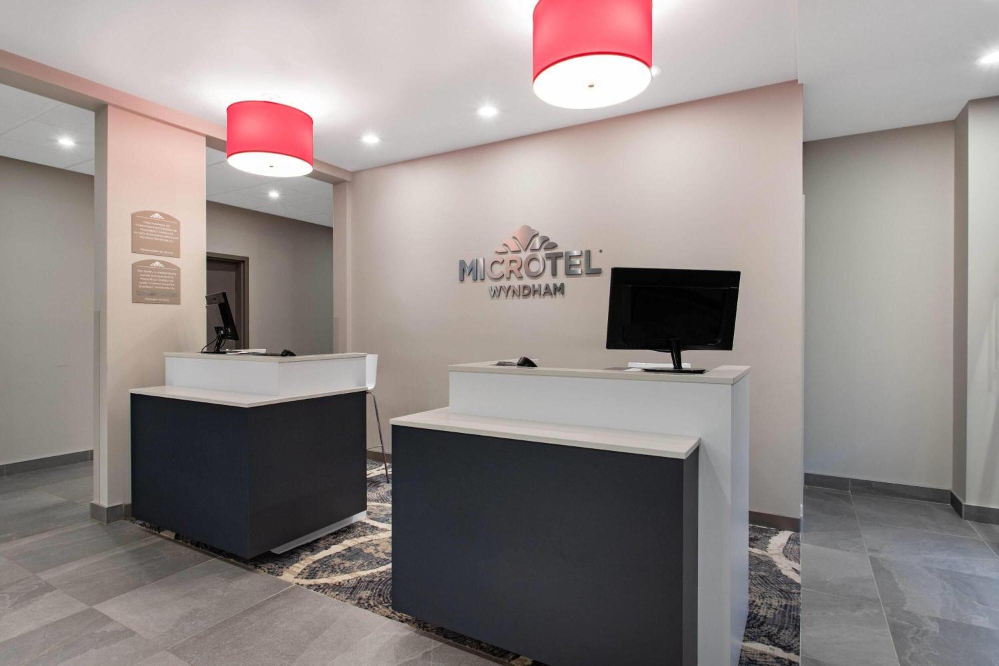 Microtel Inn & Suites By Wyndham Mont Tremblant Mont-Tremblant Exterior foto